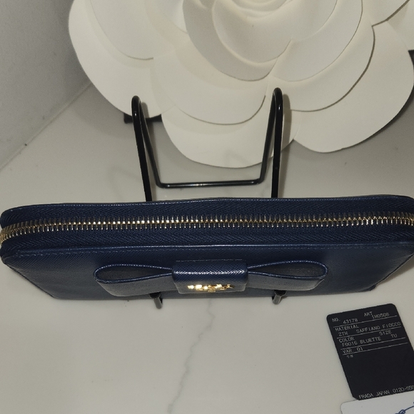Prada Blue Wallet Like new! All inclusive - Picture 8 of 11